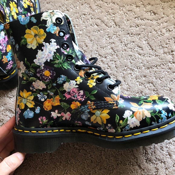 New! Dr Martens Darcy Flowers 🌺 5/36 - Picture 5 of 8